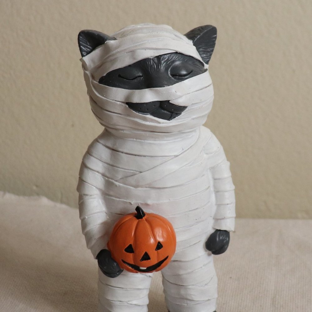 Mummy Cat - Picture 2 of 5